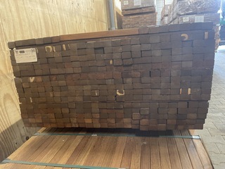 Ca. 359x Guyana Teak Latten Geschaafd, 27x40mm, lengte 395cm